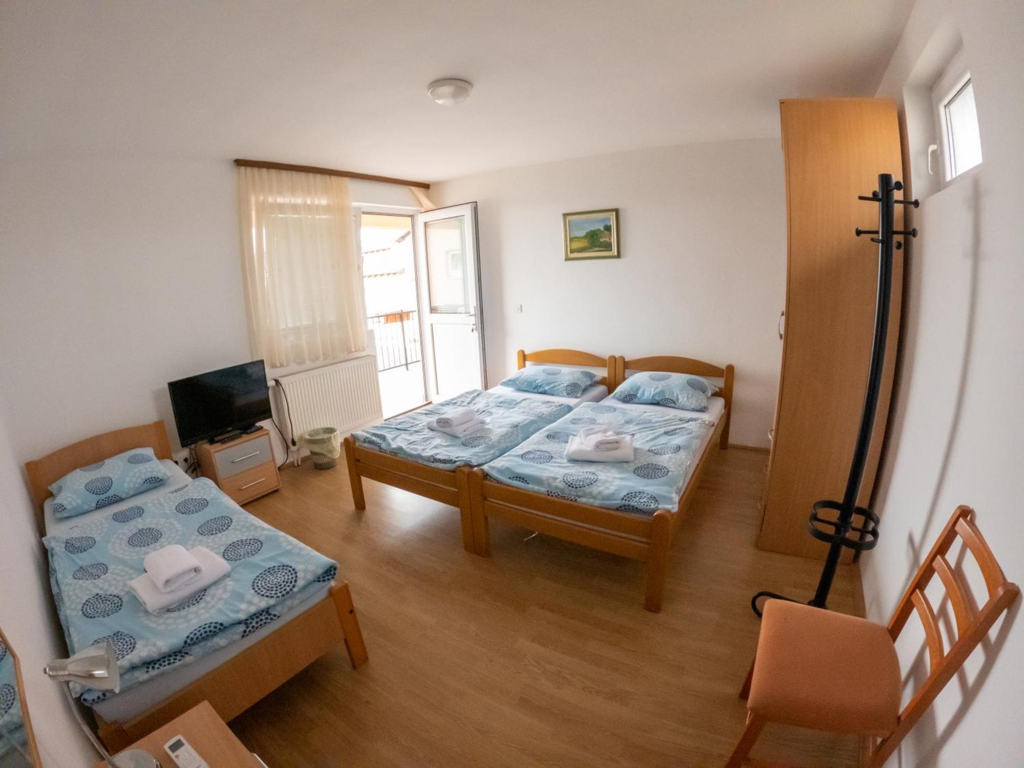 Prenociste Dzinic Hotel Zupanja Luaran gambar